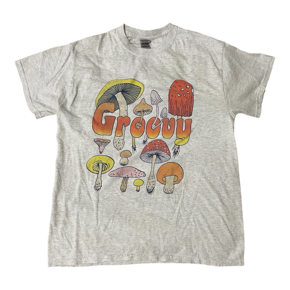 Gildan Heavy Cotton Graphic T Shirt Sz Medium Gray Groovy Mushroom Hippie Retro